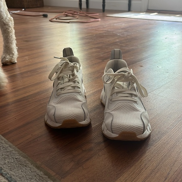 Reebok Off-White Athletic Shoes - Picture 2 of 4